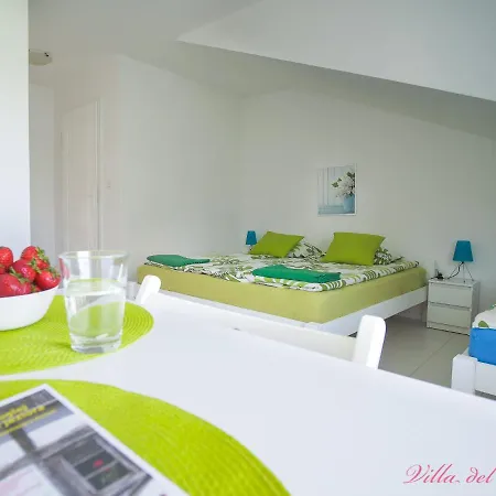 Del Mar Villa *
